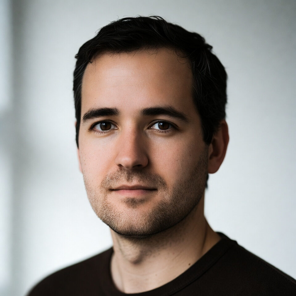 Alex Mercer, Editor-in-Chief of Smart Tools Pick